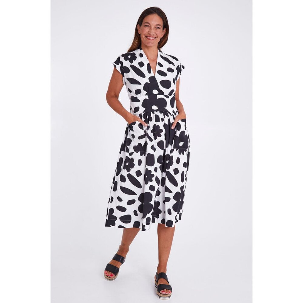 NWT FOIL Women Size 10 Black White Floral Belted V-Neck It's a Stunner Dress NEW